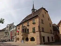 Hôtel de villefaçades, toitures, oriel, tourelle d'escalier