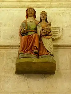 Statue trinitaire de Ste Anne, la Vierge et l'Enfant Jésus (XVIe siècle), basilique Notre-Dame-de-Quelven Morbihan.