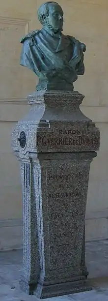 Prosper Guerrier de Dumast, « promoteur de la restauration des facultés de Nancy », buste situé à l'entrée de la faculté de droit de Nancy, place Carnot.