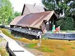 Lavoir sur l'ancien canal usinier.