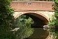 Guildford Road Bridge, sur le canal Basingstoke, à Frimley Green, dans le Surrey