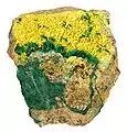 Guilleminite avec malachite, Musonoi Mine, Congo, 4.3 x 4.2 x 3.2 cm.