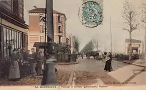Le passage à niveau du boulevard Pasteur vers 1904, à l'époque où il ne passait pas encore sous les voies ferrées.