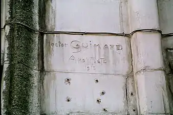 Signature de l'architecte sur le mur de la synagogue