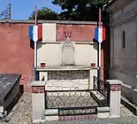 Le monument aux morts du cimetière.