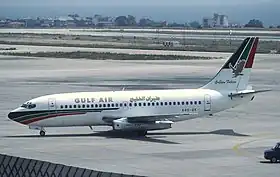 A4O-BK, le Boeing 737-200 impliqué, ici à l'aéroport d'Athènes en juillet 1983, 2 mois avant l'attentat.