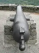 Canon (artillerie) de 1834, sur les remparts.