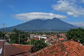Le Salak vu de Bogor.