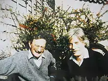 Jean Ferrat (à droite)