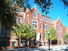  Photo de la façade de l'université de Floride.