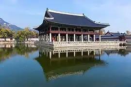 Le pavillon Gyeonghoeru