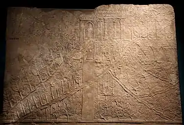 Représentation des jardins royaux de Ninive sur un bas-relief du Palais Nord. British Museum.