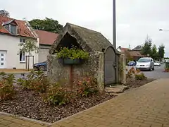 Puits communal, près de l'église.