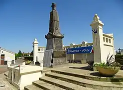 Le principal monument aux morts.