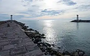 Embouchure de l'Hérault dans la Méditerranée à Agde.