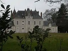 Le château de Chalonge.
