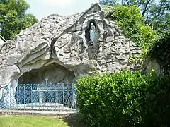 Réplique de la grotte Notre-Dame de Lourdes.