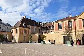 Les anciens bâtiments rénovés.