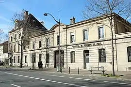 Façade sur l'avenue Denfert-Rochereau.