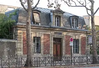 Pavillon à l'entrée de l'hôpital Sainte-Périne.