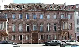 Hôtel d'Andlau-Klinglin-- façades, toiture, trois pièces avec cheminées et trumeaux, escalier d'honneur- vestibule d'entrée- escalier en vis dans la tourelle, fragment d'encadrement gothique, parquet marqueté, escalier en bois avec garde-corps