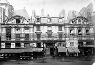 Au début du XXe siècle (Eugène Durand, photographe). Sont reconnaissables la porte cochère et les deux pavillons à soubassement.