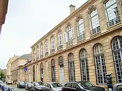 Façades donnant sur la rue du Mirail.