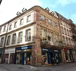 Hôtel de la Tribu des Marchands (poêle du Miroir)- façades et toitures sur rue, ancienne salle de concert- vestiges de colonnes, décor néo-classique