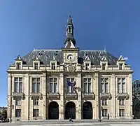 Vue de face de l'Hôtel de ville.