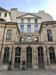 Façade de raccord avec l'hôtel de Crozat, mitoyen.