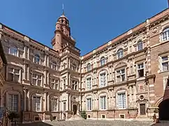 La cour de l'hôtel d'Assézat à Toulouse (1555-1557).