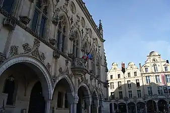 Détail de la façade de style gothique flamboyant.