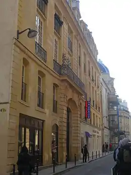 Entrée principale de l'hôtel de Villeroy au 34 rue des Bourdonnais.