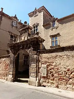 Grand portail de l'Hôtel de Viviès