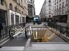 Accès n°7, rue du Temple : vue depuis l'extérieur.