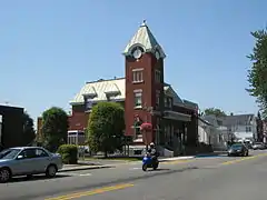 Hôtel de ville de Louiseville en 2007.