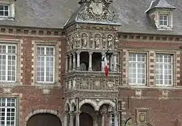 Bretèche de l'hôtel de ville de Hesdin.