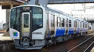 Un DMU hybride de la série HB-E210