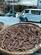 Rhizomes de Gastrodia elata sur un marché en Chine.