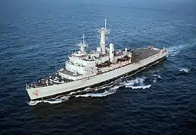 Photographie aérienne d'un navire de guerre