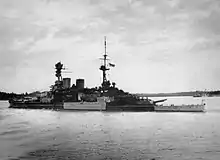 Le HMS Repulse quittant Singapour le 8 décembre