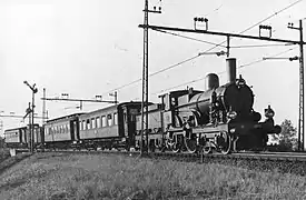 La 1718 remorquant en 1947 le dernier train à vapeur sur la ligne 'Hofplein' (Rotterdam-La Haye).