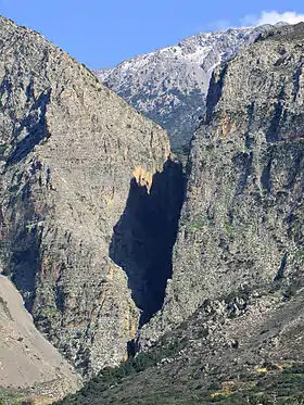 Le débouché, en V, de la gorge.