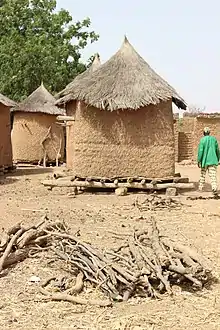 Habitat traditionnel mossi à Kiripalogo (2013).