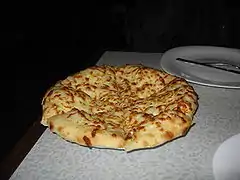 Khatchapouri (pain au fromage) traditionnel, dit de Kartli.