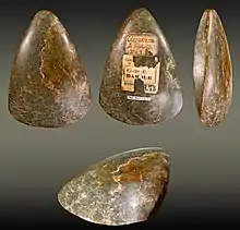 Hache polie néolithique en néphrite – Carcassonne – Muséum de Toulouse