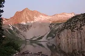 Vue du pic Hagerman (à gauche) et de Snowmass Mountain (à droite).