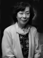 Photo noir et blanc d'une femme japonaise.