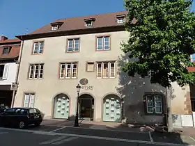 Maison à la Cour vertefaçades avec tourelle d'escalier, galeries sur cour