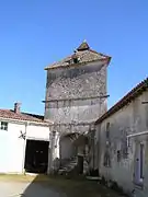 Pigeonnier triangulaire à Fresneau